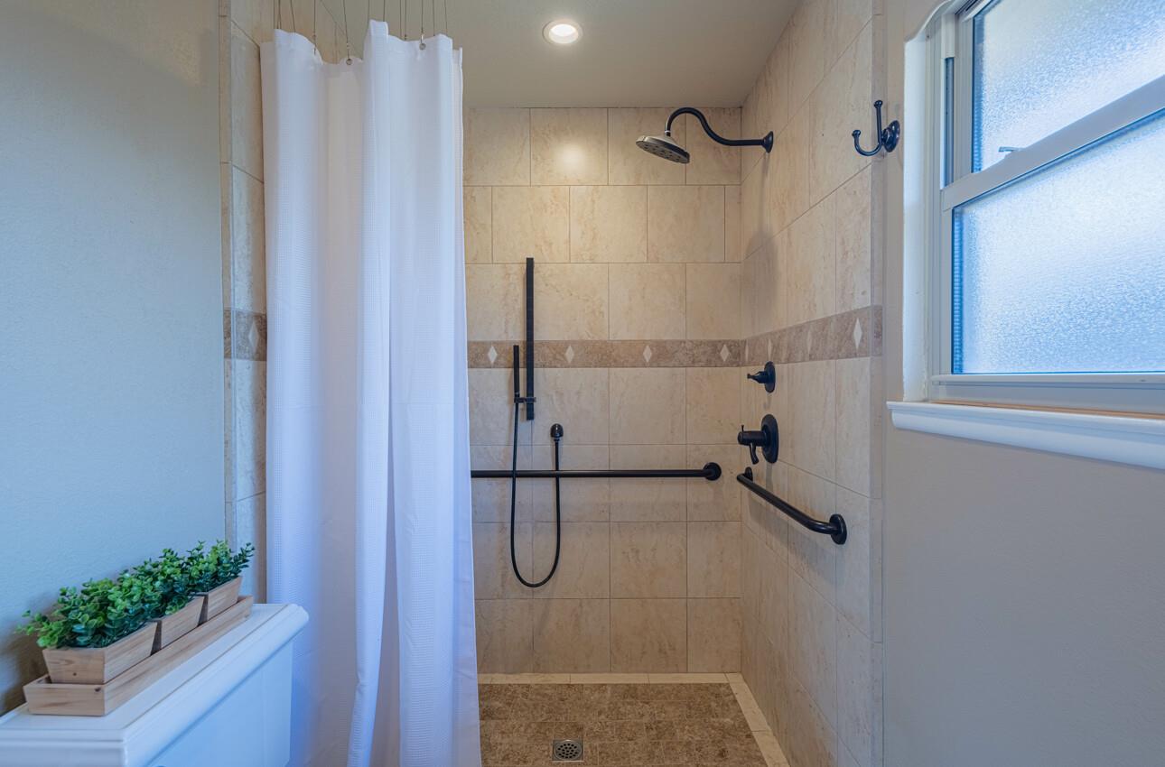 Detail Gallery Image 24 of 43 For 322 Coleridge Dr, Salinas,  CA 93901 - 3 Beds | 2/1 Baths