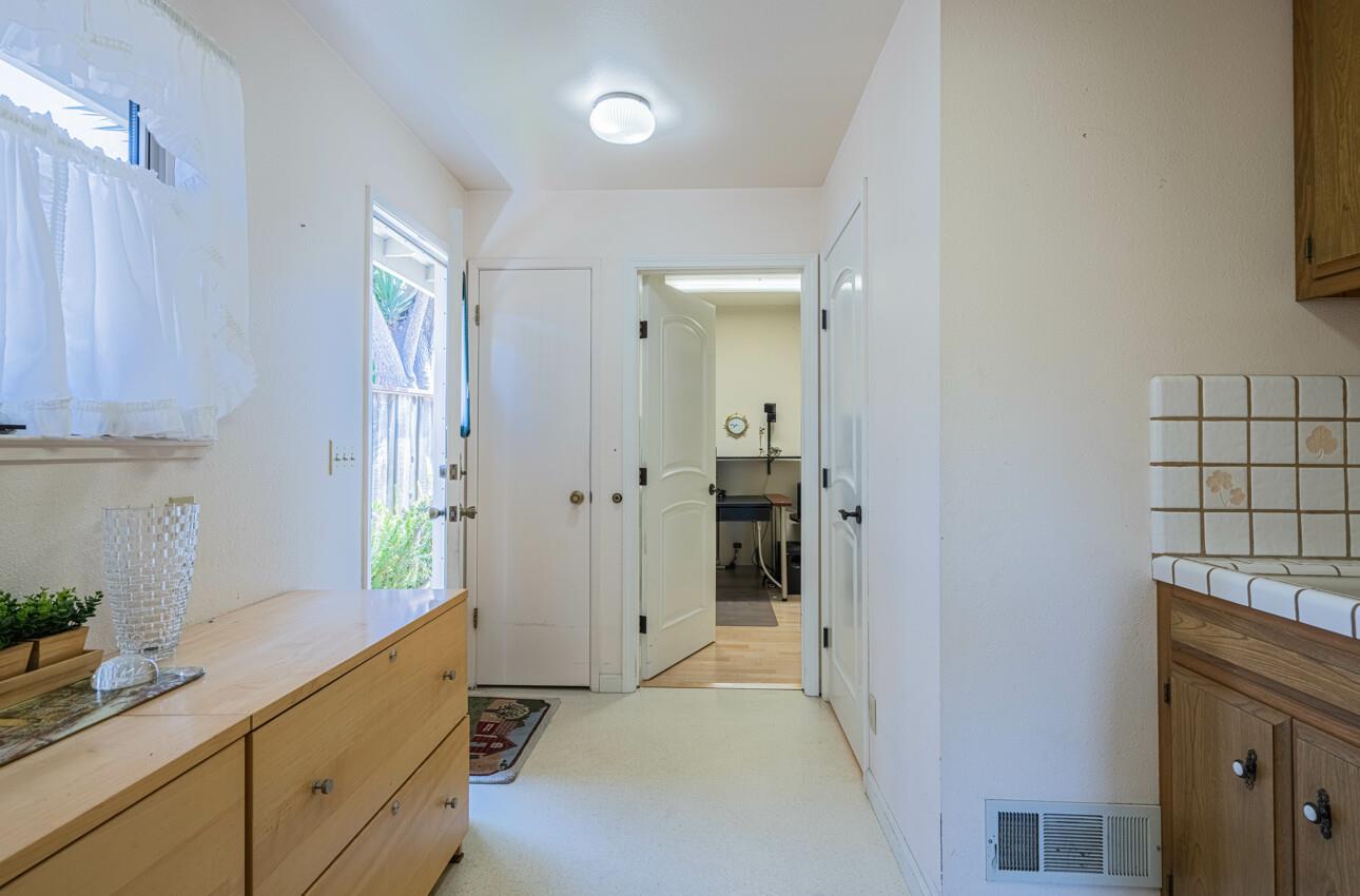 Detail Gallery Image 32 of 43 For 322 Coleridge Dr, Salinas,  CA 93901 - 3 Beds | 2/1 Baths