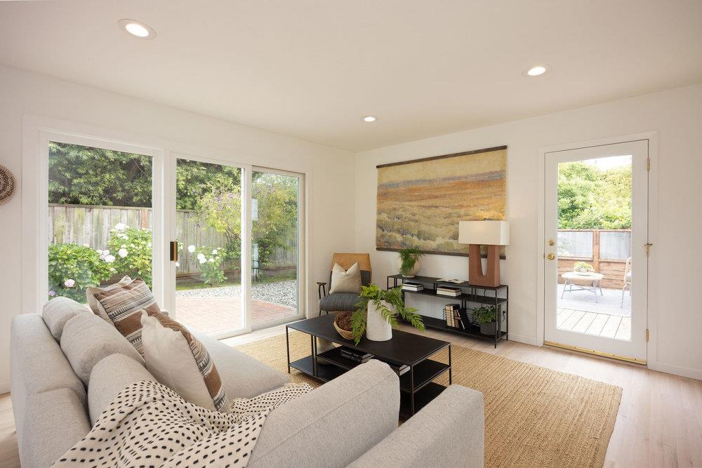 Detail Gallery Image 11 of 38 For 2008 Touraine Ln, Half Moon Bay,  CA 94019 - 4 Beds | 3 Baths