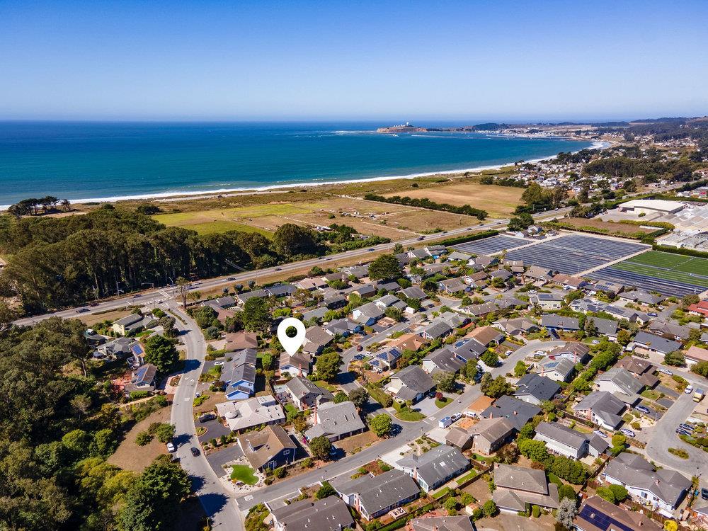 Detail Gallery Image 2 of 38 For 2008 Touraine Ln, Half Moon Bay,  CA 94019 - 4 Beds | 3 Baths
