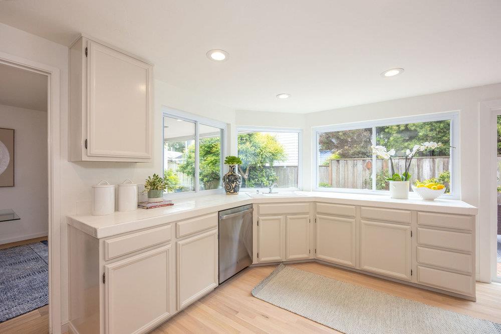 Detail Gallery Image 7 of 38 For 2008 Touraine Ln, Half Moon Bay,  CA 94019 - 4 Beds | 3 Baths