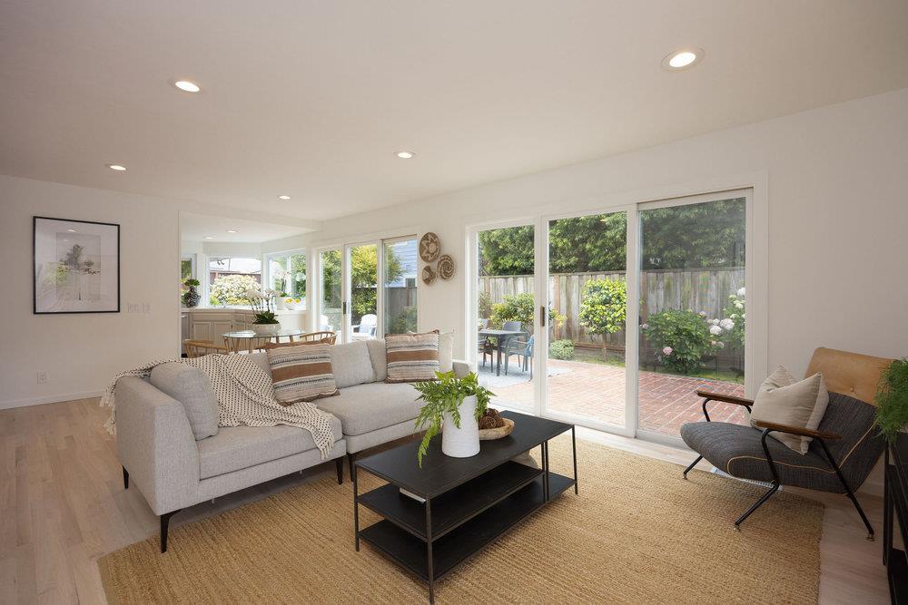 Detail Gallery Image 9 of 38 For 2008 Touraine Ln, Half Moon Bay,  CA 94019 - 4 Beds | 3 Baths
