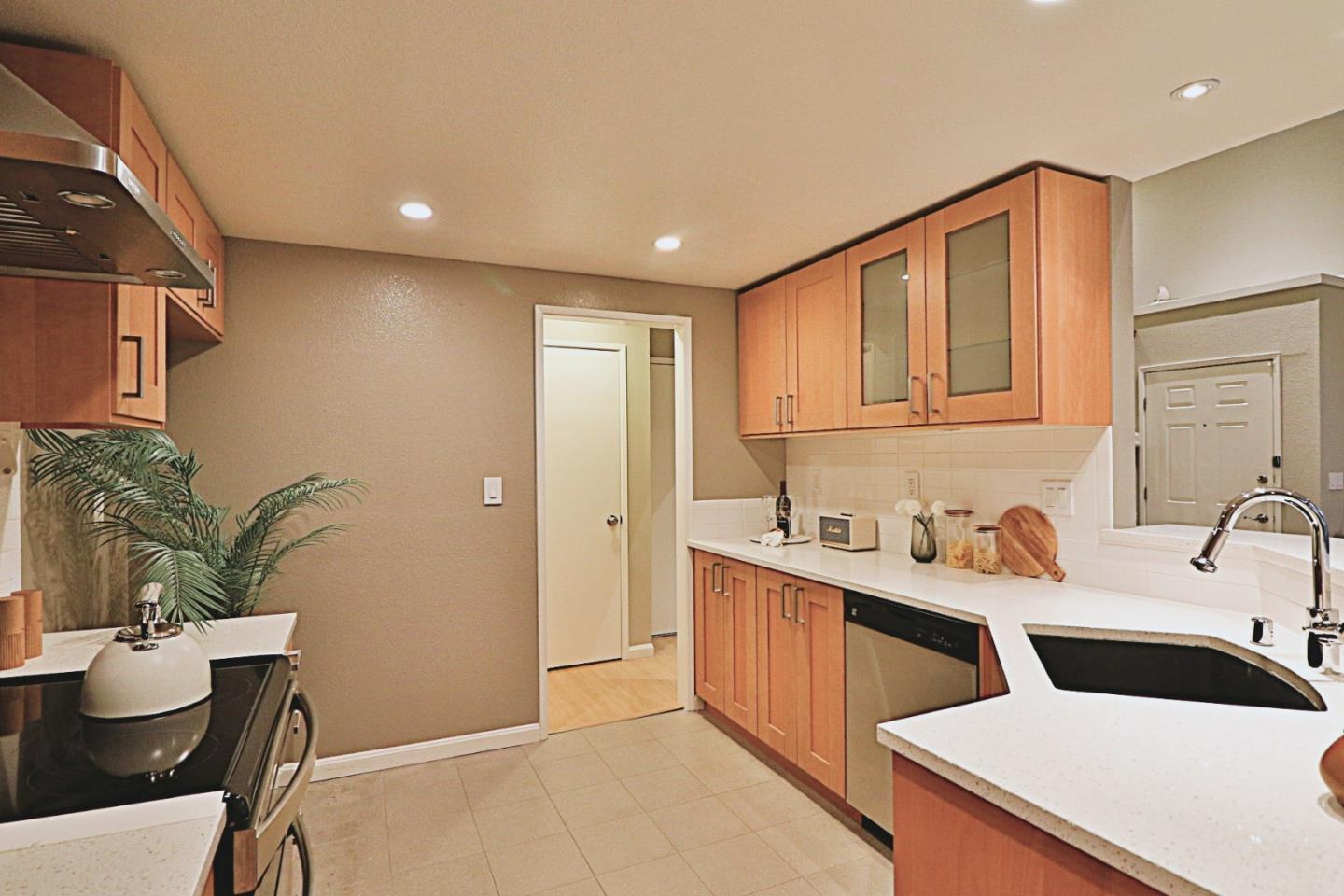Detail Gallery Image 18 of 37 For 1944 N Star Cir, San Jose,  CA 95131 - 2 Beds | 2/1 Baths