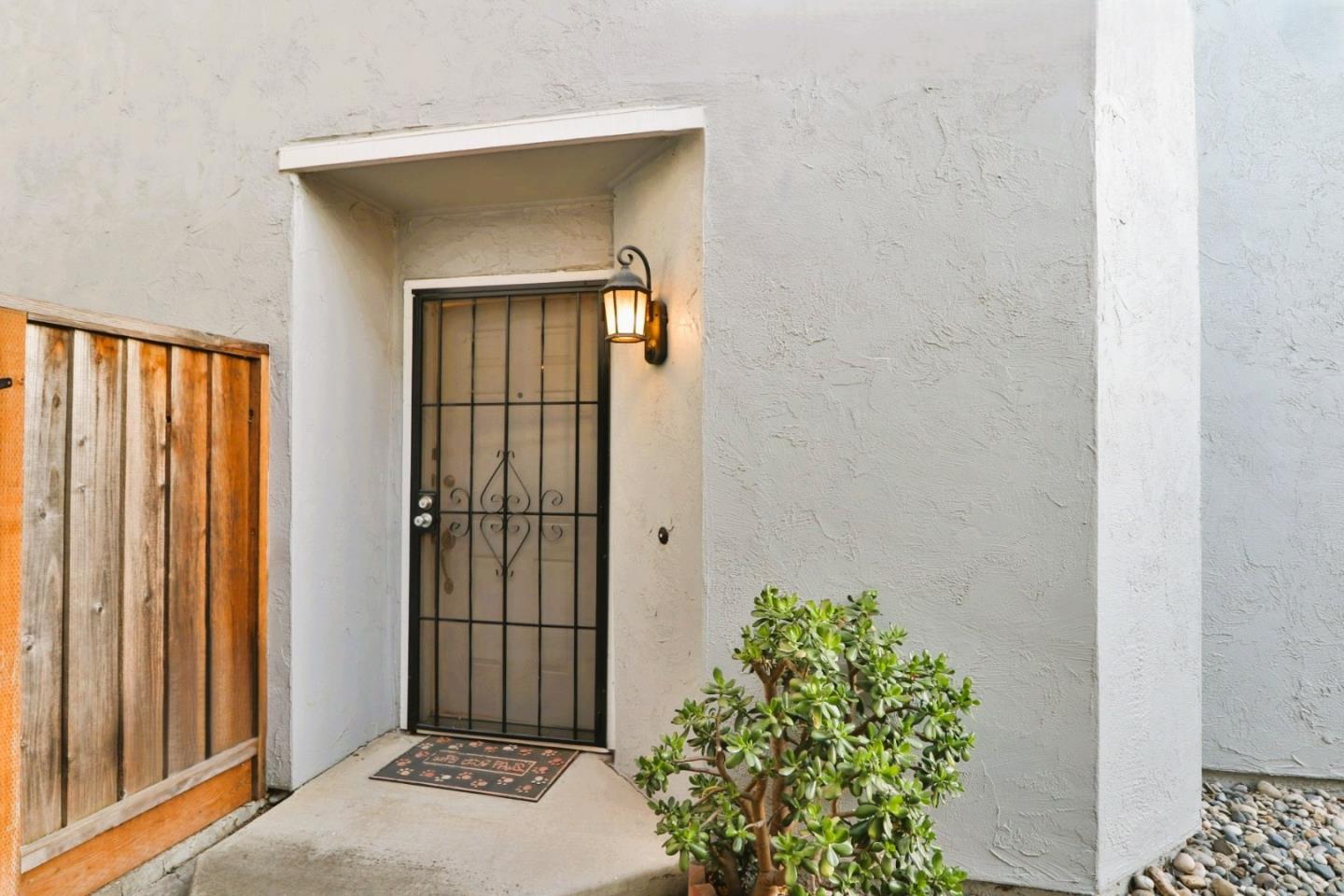 Detail Gallery Image 5 of 37 For 1944 N Star Cir, San Jose,  CA 95131 - 2 Beds | 2/1 Baths