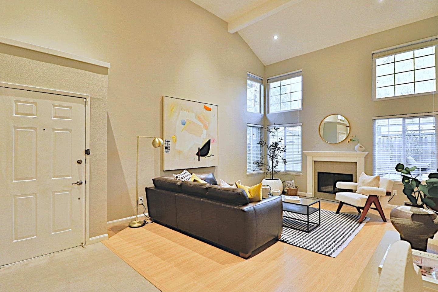 Detail Gallery Image 6 of 37 For 1944 N Star Cir, San Jose,  CA 95131 - 2 Beds | 2/1 Baths