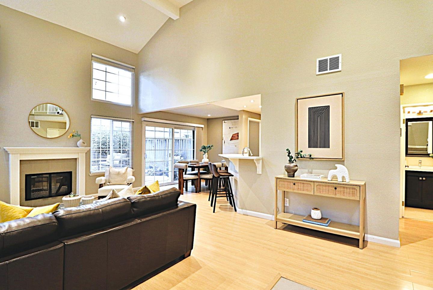 Detail Gallery Image 7 of 37 For 1944 N Star Cir, San Jose,  CA 95131 - 2 Beds | 2/1 Baths