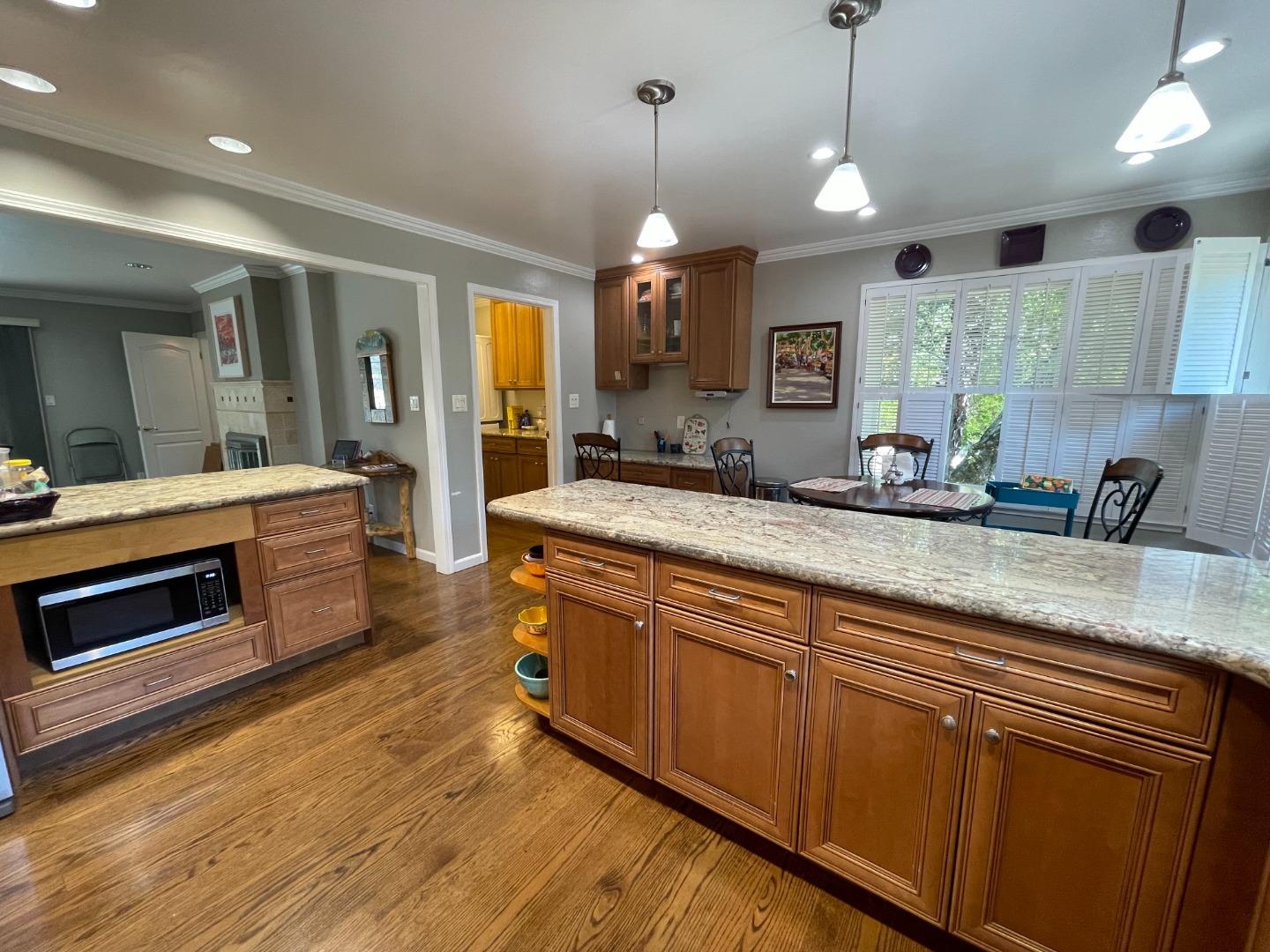 Detail Gallery Image 14 of 25 For 55 Glengarry Way, Hillsborough,  CA 94010 - 4 Beds | 3/1 Baths