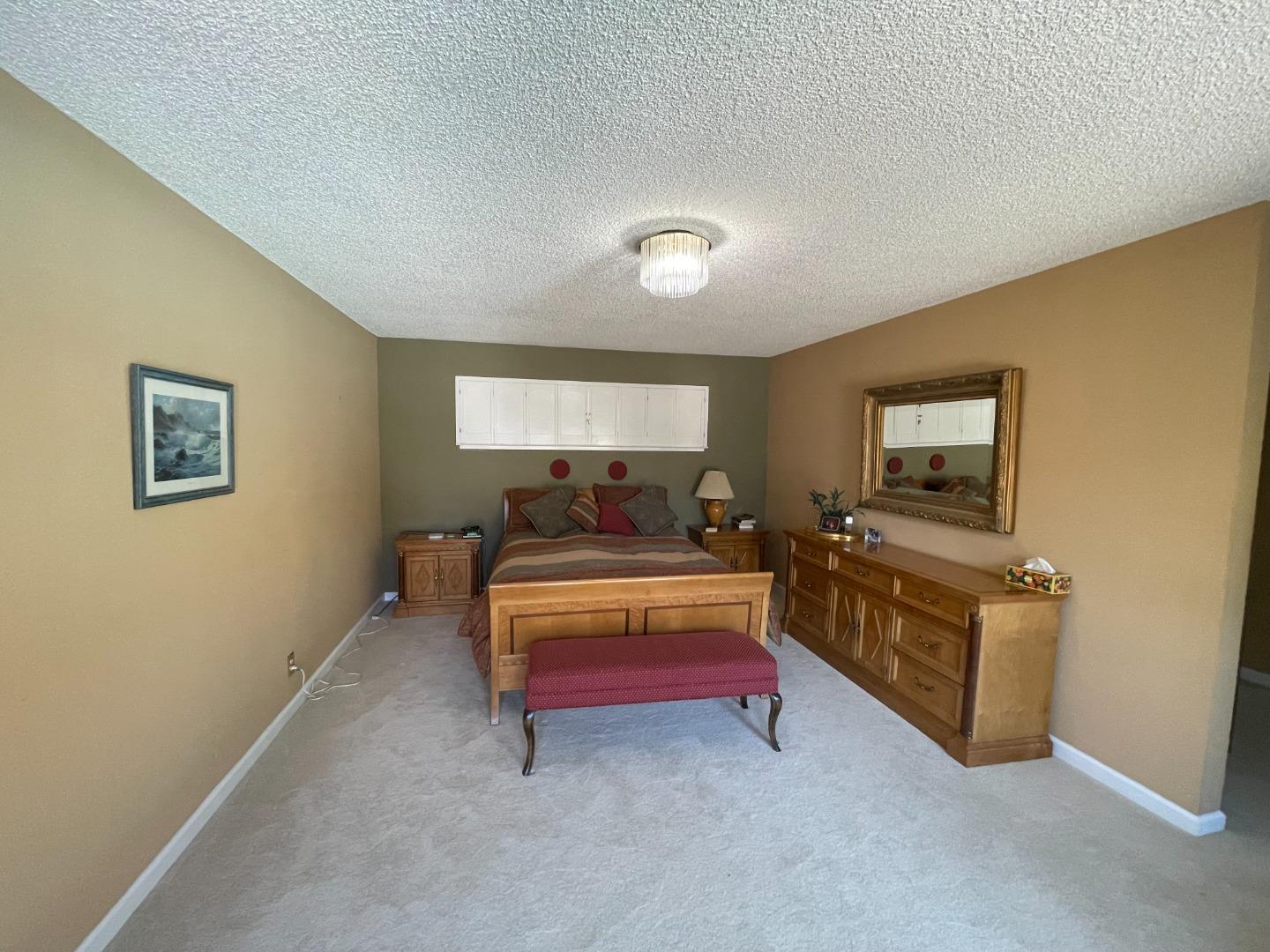 Detail Gallery Image 16 of 25 For 55 Glengarry Way, Hillsborough,  CA 94010 - 4 Beds | 3/1 Baths