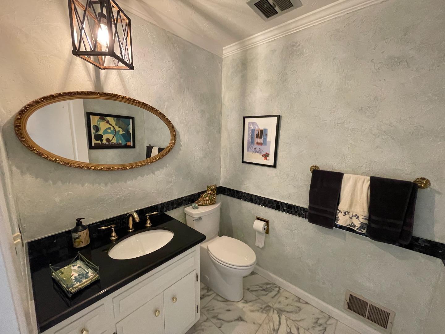 Detail Gallery Image 18 of 25 For 55 Glengarry Way, Hillsborough,  CA 94010 - 4 Beds | 3/1 Baths