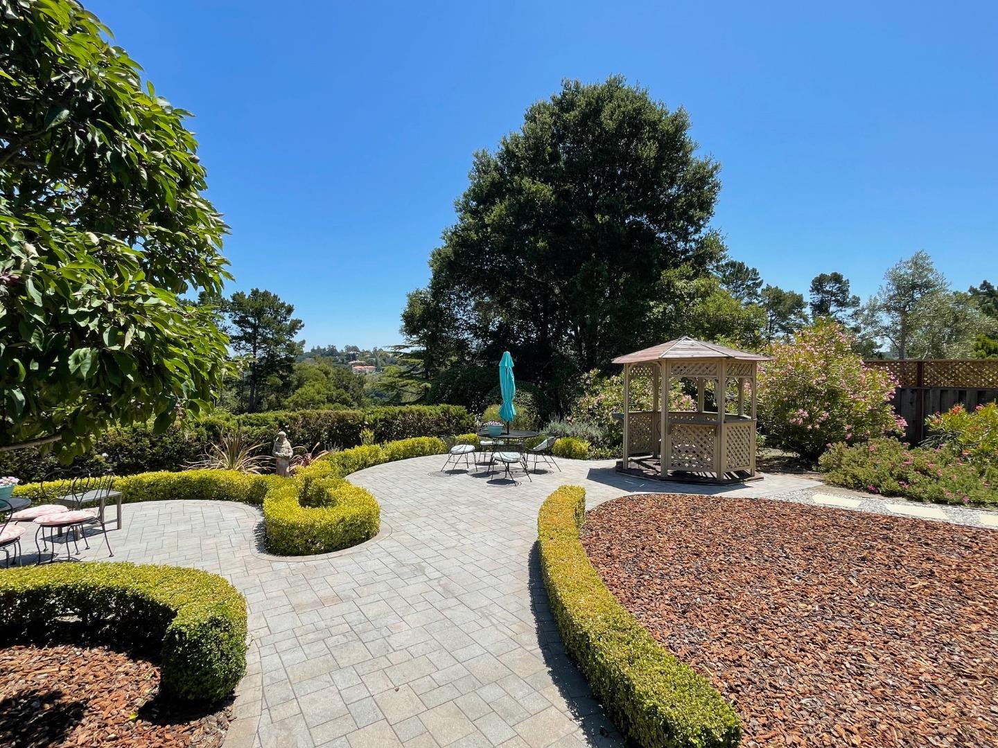 Detail Gallery Image 2 of 25 For 55 Glengarry Way, Hillsborough,  CA 94010 - 4 Beds | 3/1 Baths