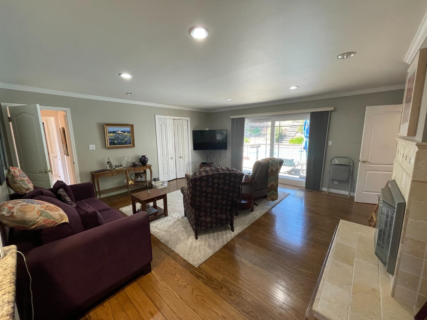 Detail Gallery Image 20 of 25 For 55 Glengarry Way, Hillsborough,  CA 94010 - 4 Beds | 3/1 Baths