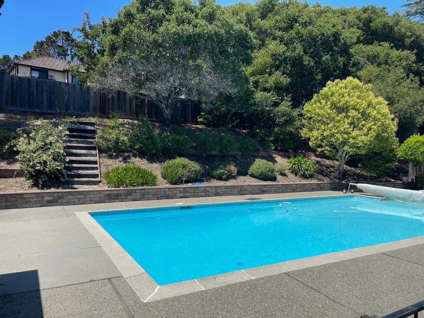 Detail Gallery Image 22 of 25 For 55 Glengarry Way, Hillsborough,  CA 94010 - 4 Beds | 3/1 Baths