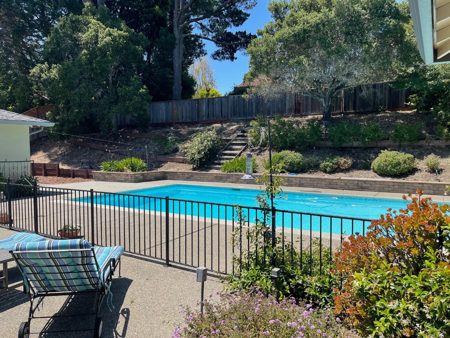 Detail Gallery Image 23 of 25 For 55 Glengarry Way, Hillsborough,  CA 94010 - 4 Beds | 3/1 Baths