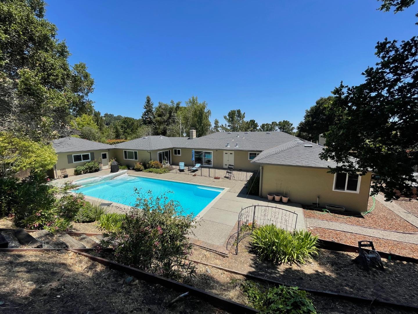 Detail Gallery Image 24 of 25 For 55 Glengarry Way, Hillsborough,  CA 94010 - 4 Beds | 3/1 Baths