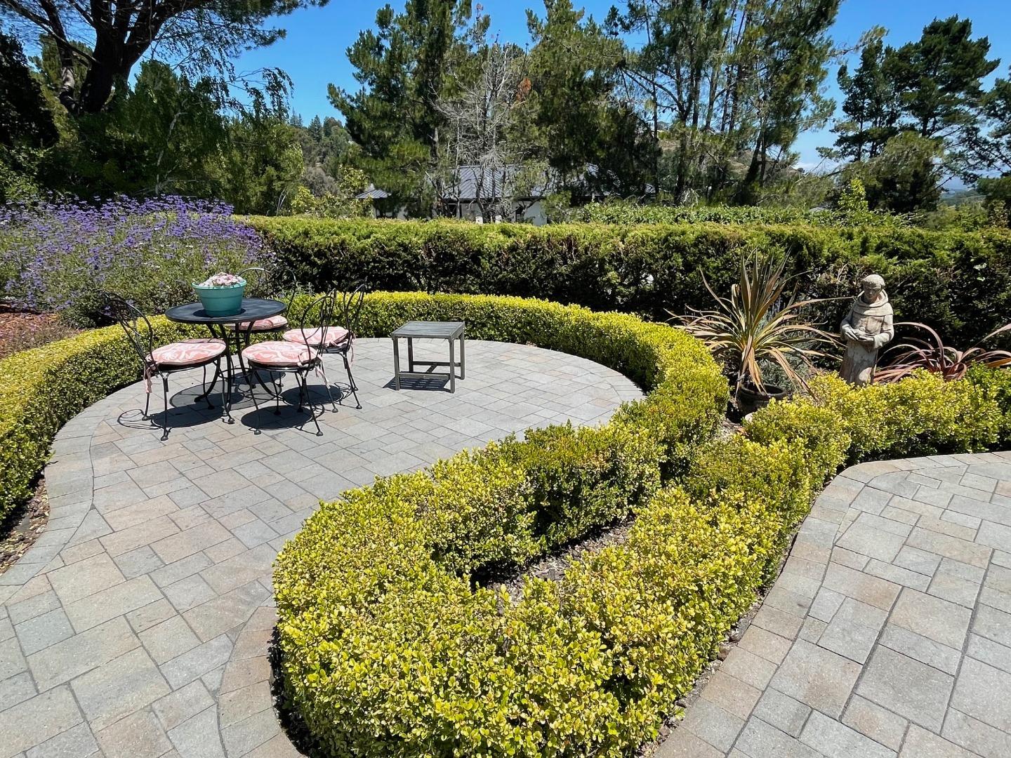 Detail Gallery Image 5 of 25 For 55 Glengarry Way, Hillsborough,  CA 94010 - 4 Beds | 3/1 Baths