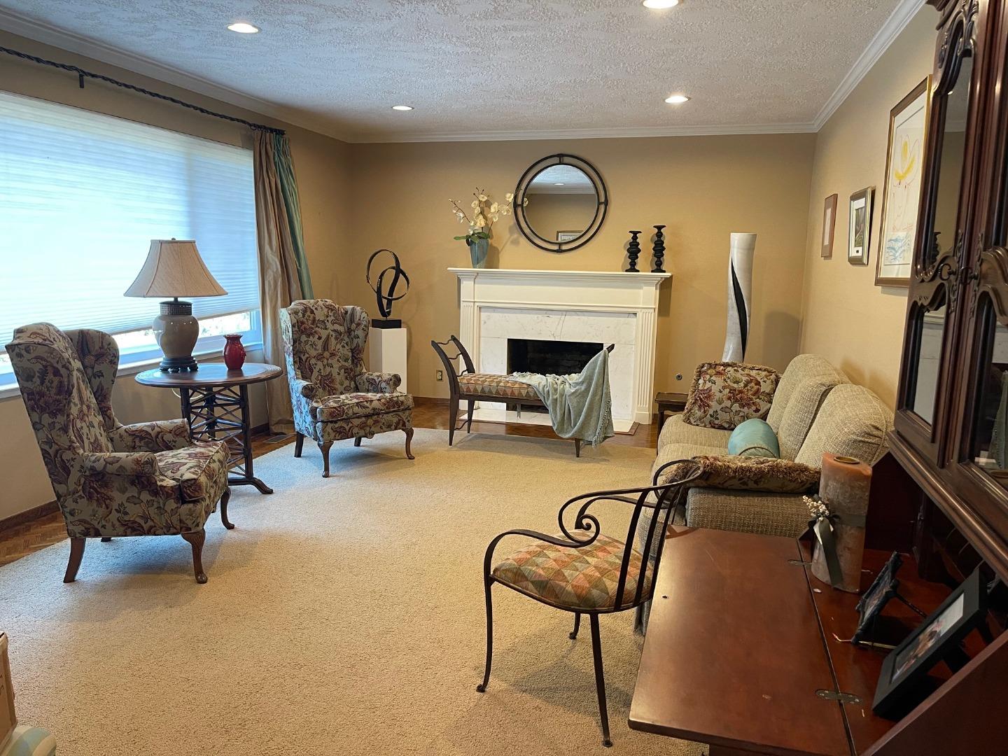 Detail Gallery Image 6 of 25 For 55 Glengarry Way, Hillsborough,  CA 94010 - 4 Beds | 3/1 Baths