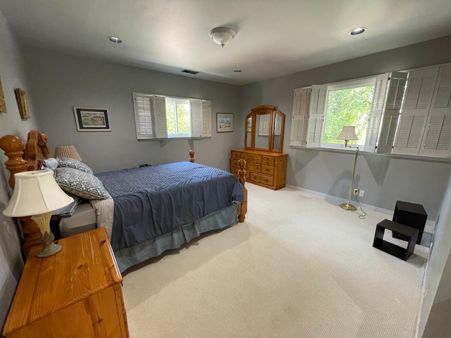 Detail Gallery Image 9 of 25 For 55 Glengarry Way, Hillsborough,  CA 94010 - 4 Beds | 3/1 Baths