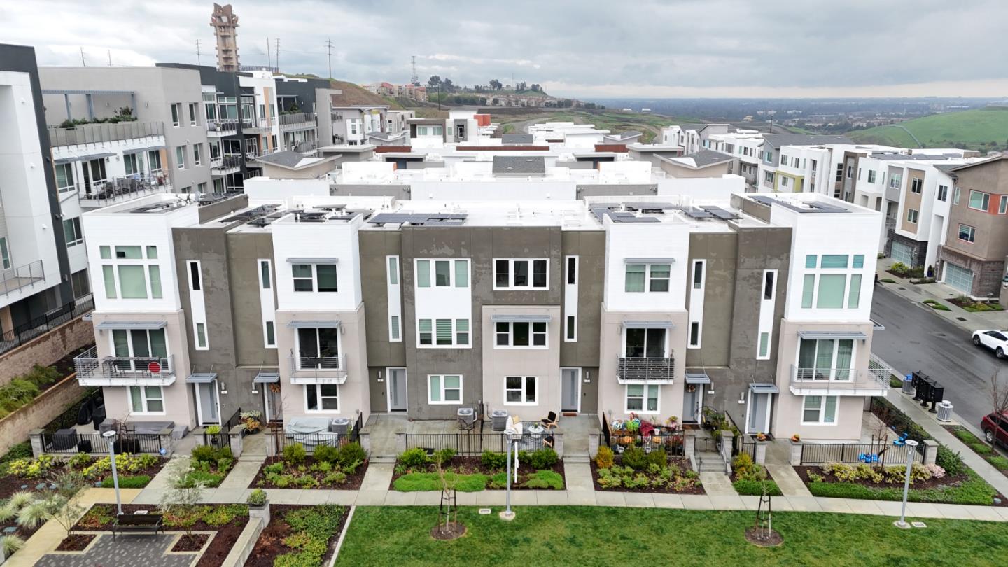 Detail Gallery Image 1 of 35 For 262 Agustin Narvaez St #3,  San Jose,  CA 95136 - 3 Beds | 3/1 Baths