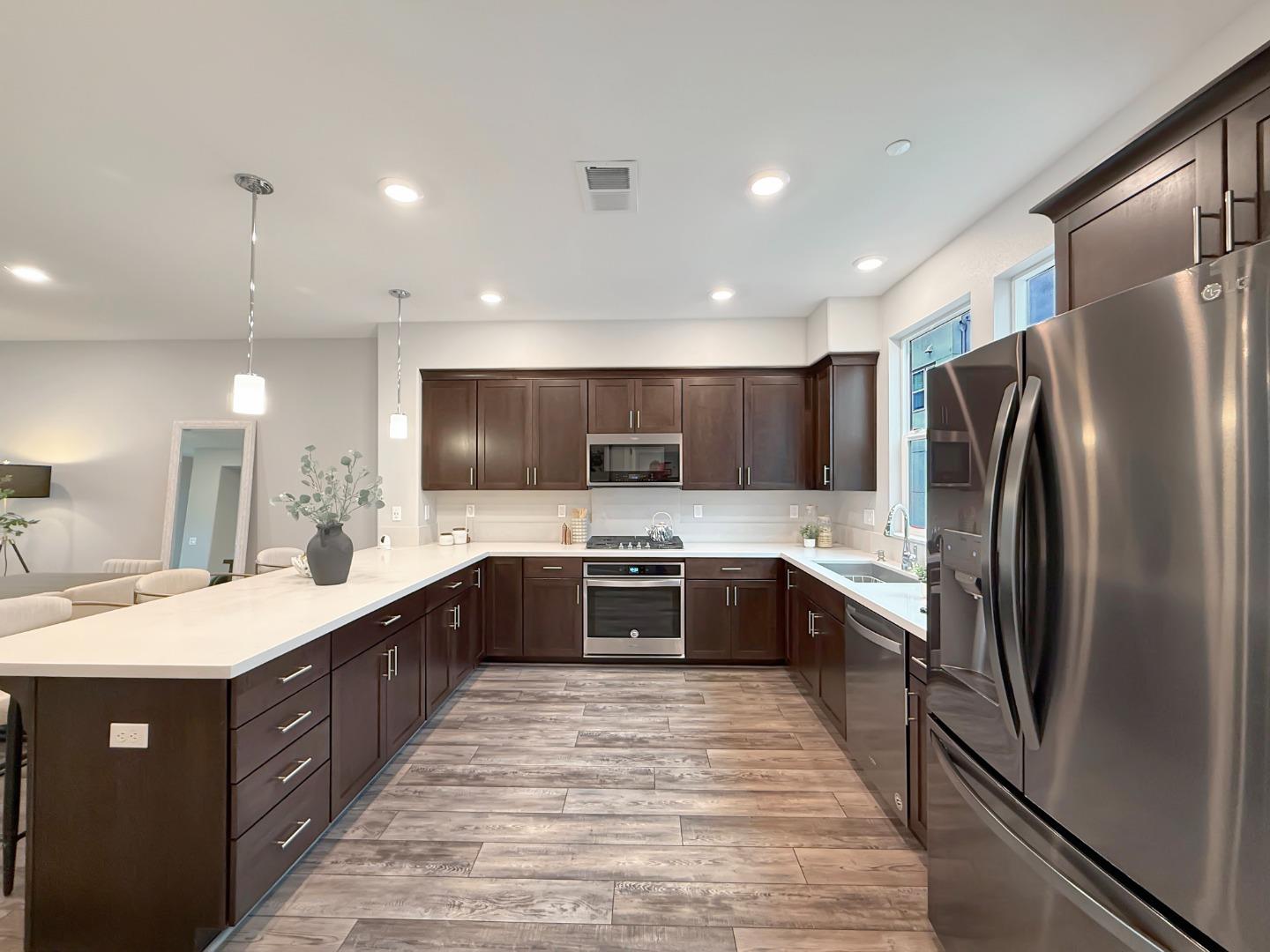 Detail Gallery Image 10 of 35 For 262 Agustin Narvaez St #3,  San Jose,  CA 95136 - 3 Beds | 3/1 Baths