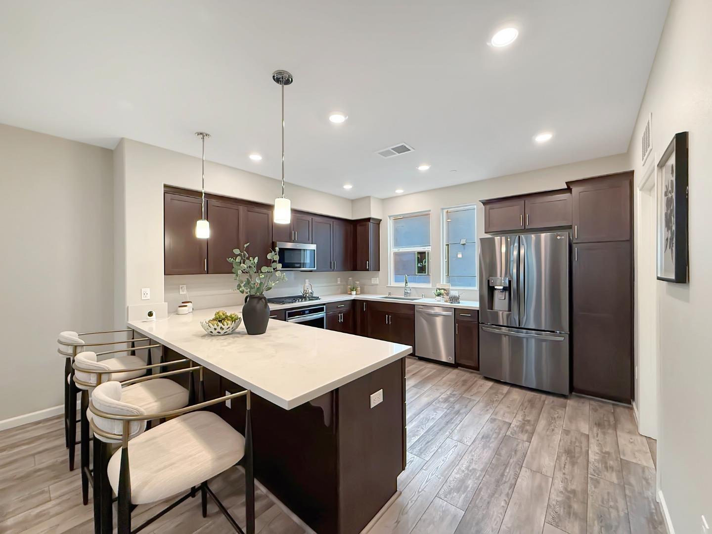 Detail Gallery Image 13 of 35 For 262 Agustin Narvaez St #3,  San Jose,  CA 95136 - 3 Beds | 3/1 Baths