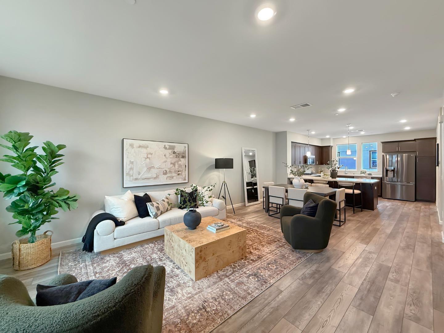 Detail Gallery Image 15 of 35 For 262 Agustin Narvaez St #3,  San Jose,  CA 95136 - 3 Beds | 3/1 Baths