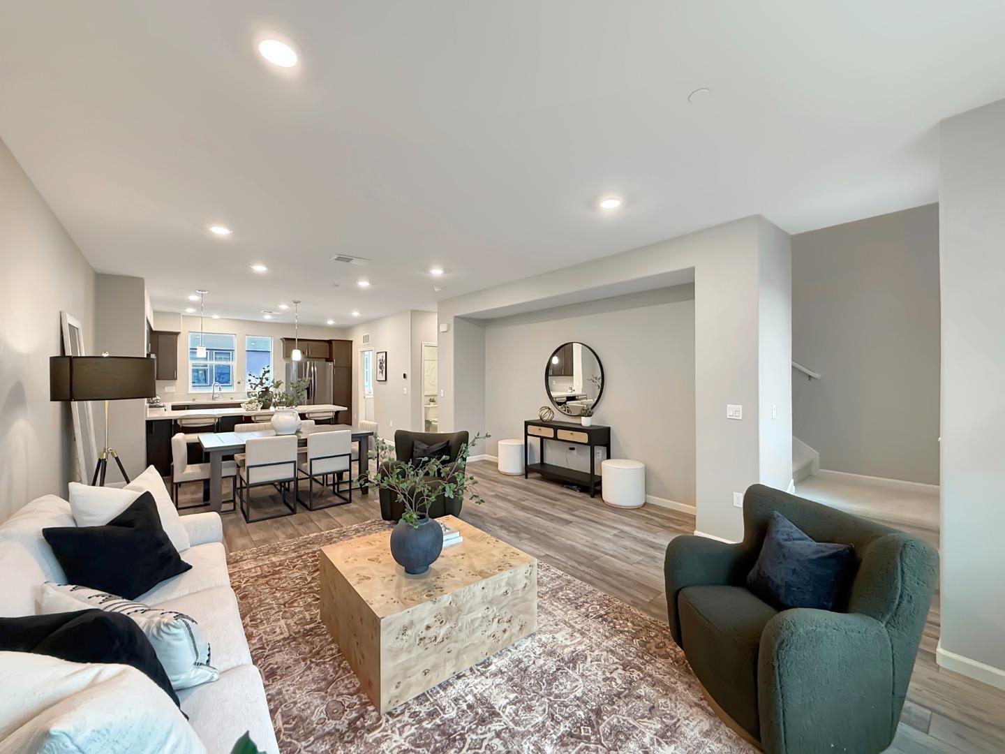 Detail Gallery Image 17 of 35 For 262 Agustin Narvaez St #3,  San Jose,  CA 95136 - 3 Beds | 3/1 Baths