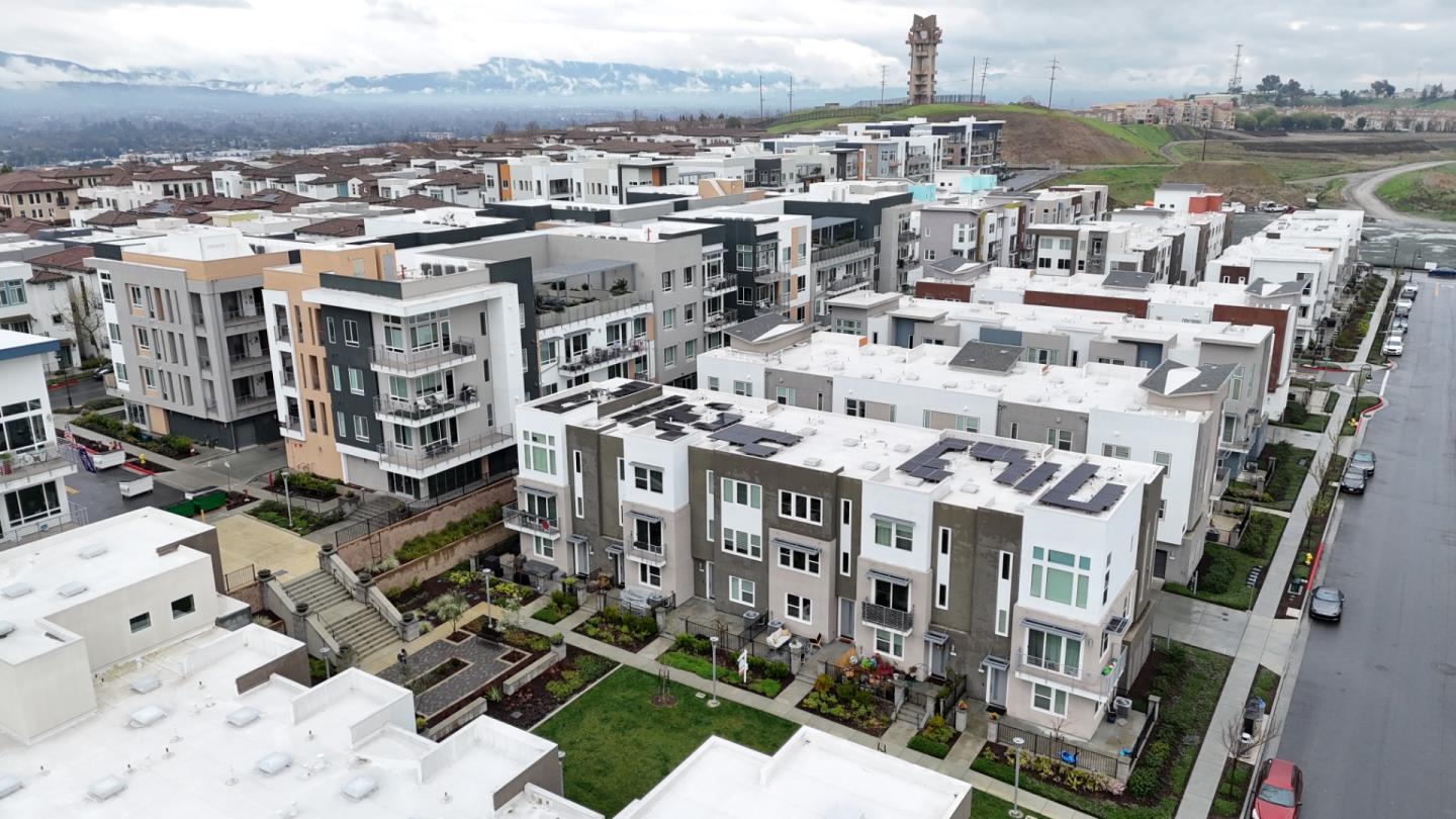 Detail Gallery Image 3 of 35 For 262 Agustin Narvaez St #3,  San Jose,  CA 95136 - 3 Beds | 3/1 Baths