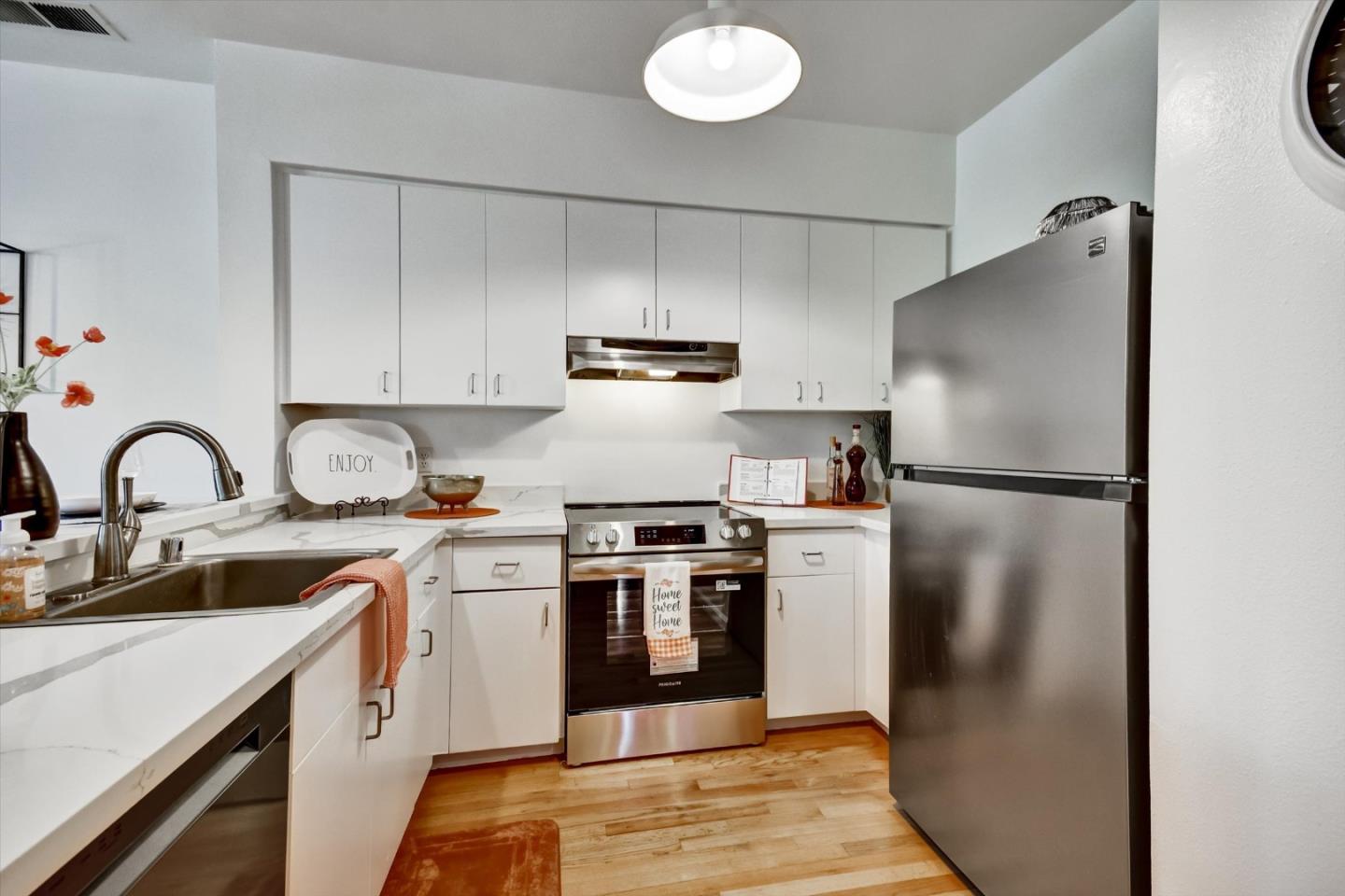 Detail Gallery Image 7 of 29 For 97 E Saint James St #38,  San Jose,  CA 95112 - 2 Beds | 2 Baths
