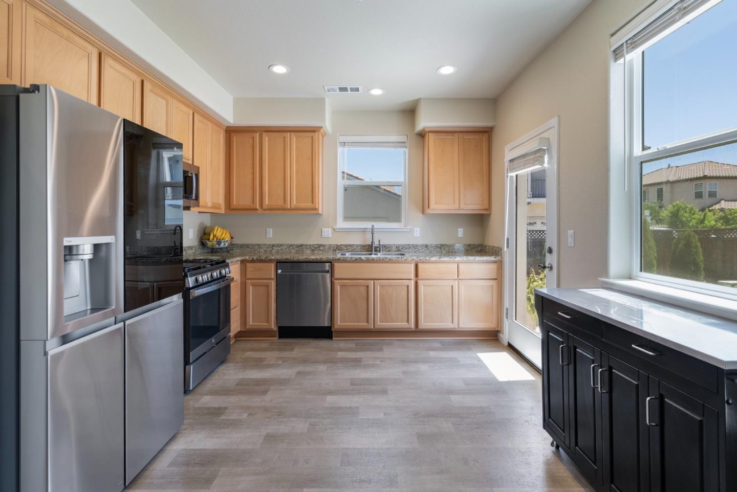 Detail Gallery Image 12 of 37 For 655 Lewis St, King City,  CA 93930 - 4 Beds | 2/1 Baths