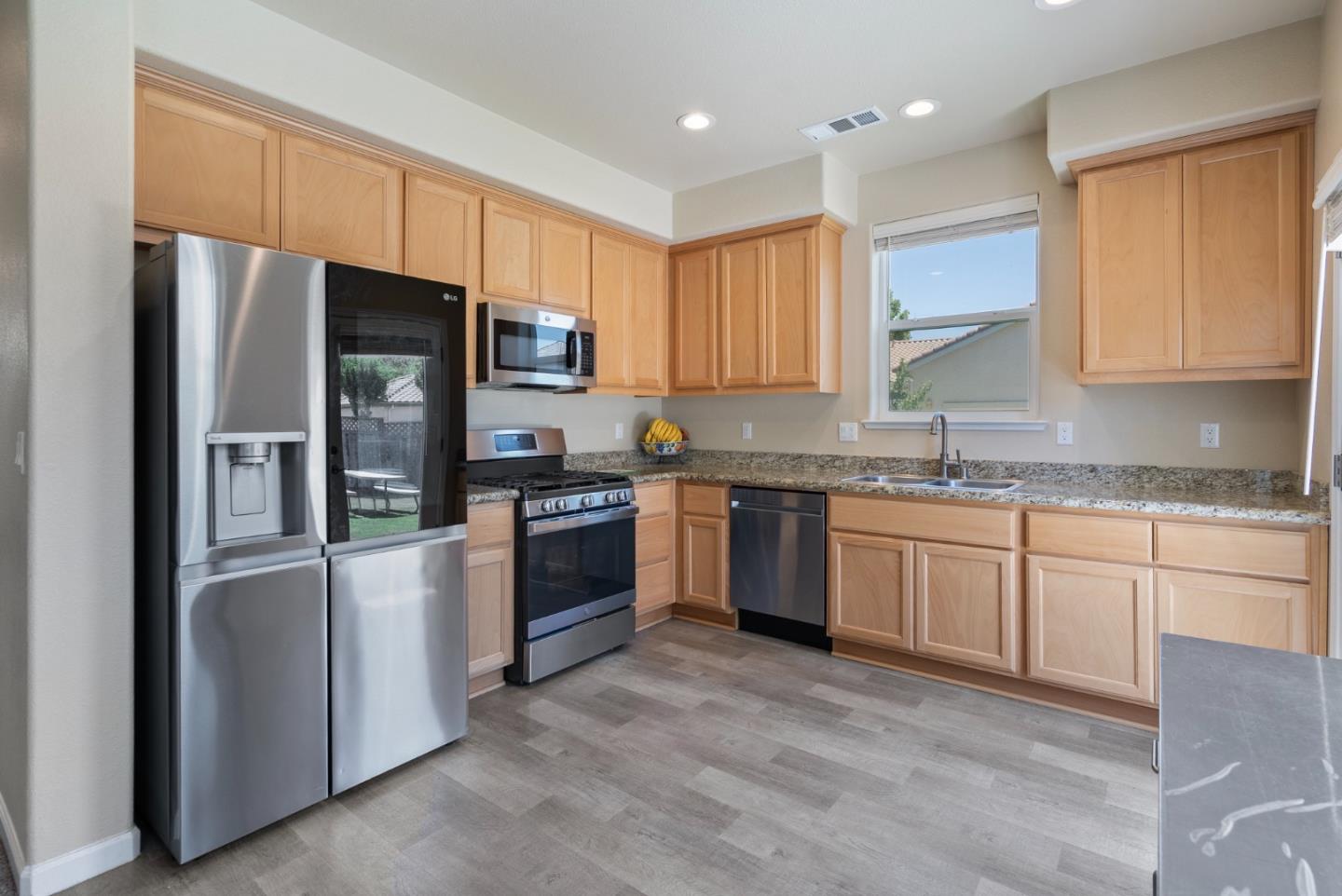 Detail Gallery Image 13 of 37 For 655 Lewis St, King City,  CA 93930 - 4 Beds | 2/1 Baths