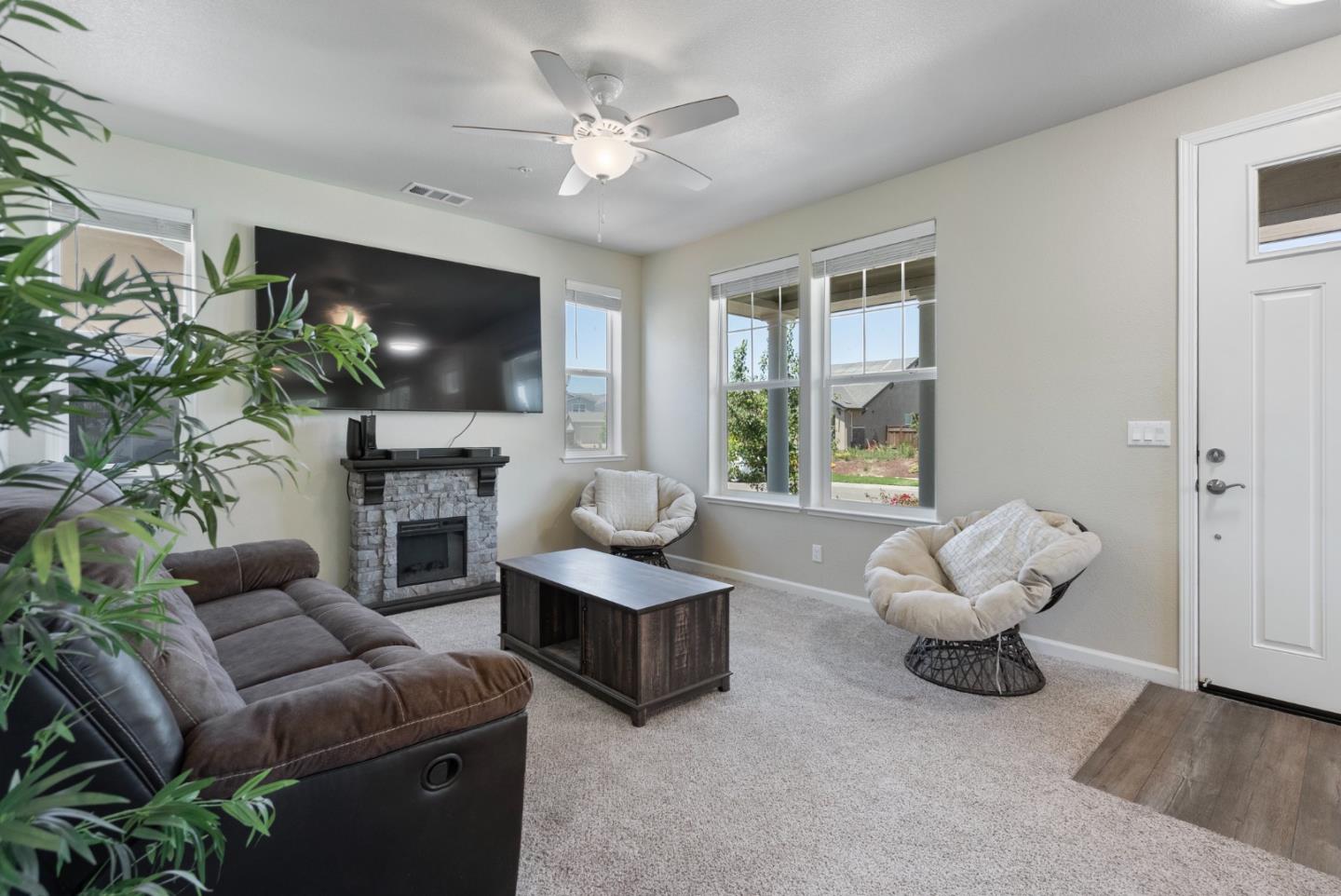 Detail Gallery Image 7 of 37 For 655 Lewis St, King City,  CA 93930 - 4 Beds | 2/1 Baths