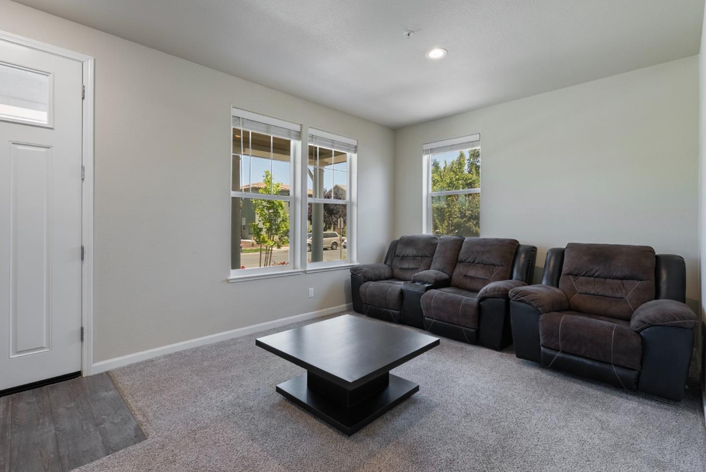 Detail Gallery Image 8 of 37 For 655 Lewis St, King City,  CA 93930 - 4 Beds | 2/1 Baths