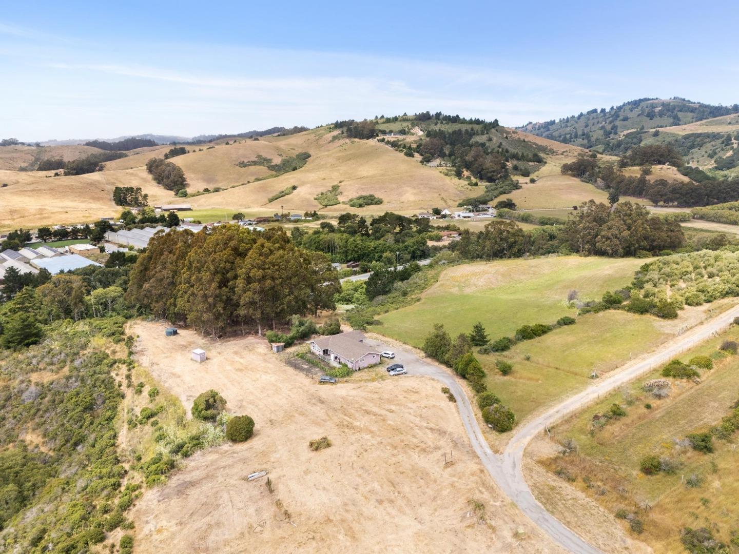 Detail Gallery Image 11 of 17 For 5677 Cloverdale Rd, Pescadero,  CA 94060 - 3 Beds | 2/1 Baths