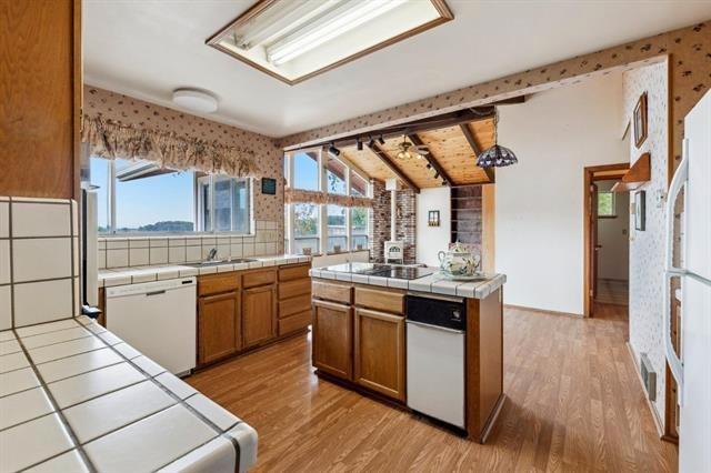 Detail Gallery Image 15 of 17 For 5677 Cloverdale Rd, Pescadero,  CA 94060 - 3 Beds | 2/1 Baths
