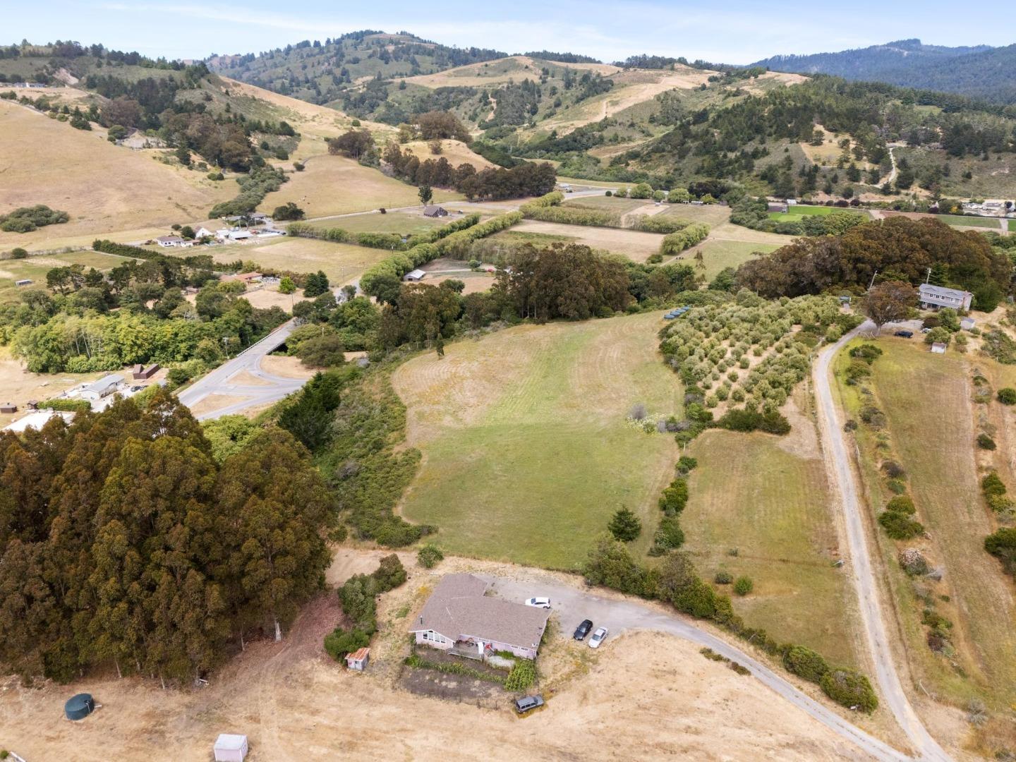 Detail Gallery Image 2 of 17 For 5677 Cloverdale Rd, Pescadero,  CA 94060 - 3 Beds | 2/1 Baths
