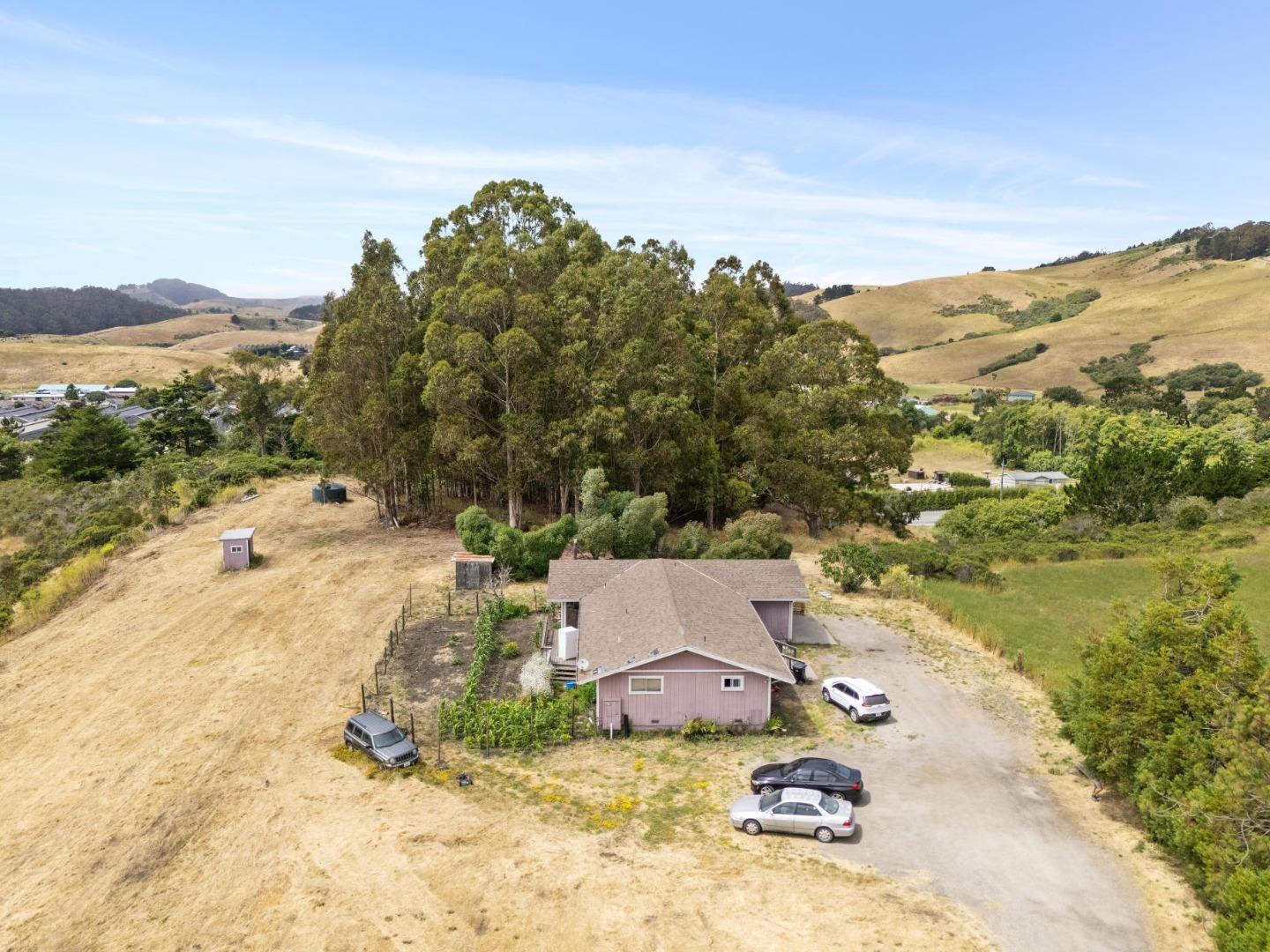 Detail Gallery Image 4 of 17 For 5677 Cloverdale Rd, Pescadero,  CA 94060 - 3 Beds | 2/1 Baths
