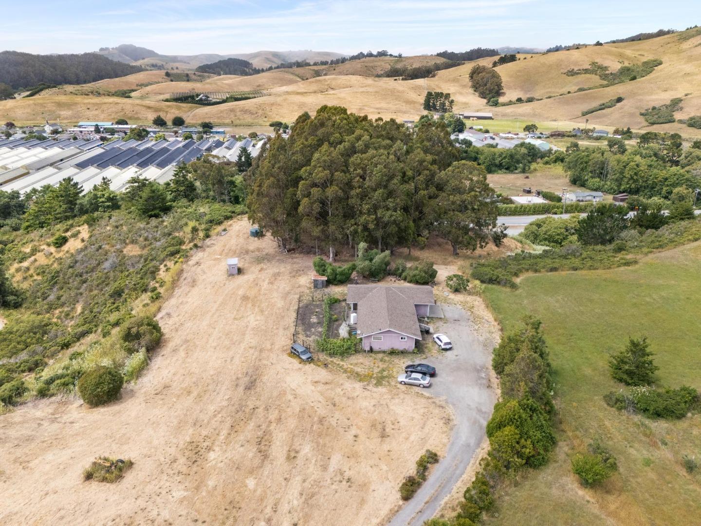 Detail Gallery Image 5 of 17 For 5677 Cloverdale Rd, Pescadero,  CA 94060 - 3 Beds | 2/1 Baths