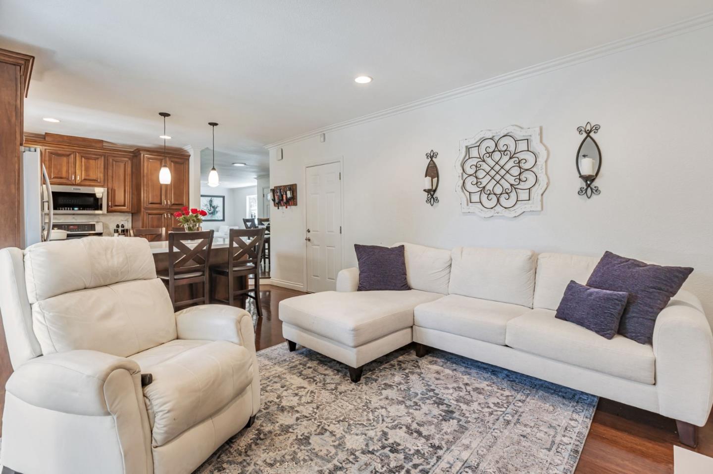 Detail Gallery Image 10 of 29 For 1420 Walnut Grove Ave, San Jose,  CA 95126 - 3 Beds | 2 Baths