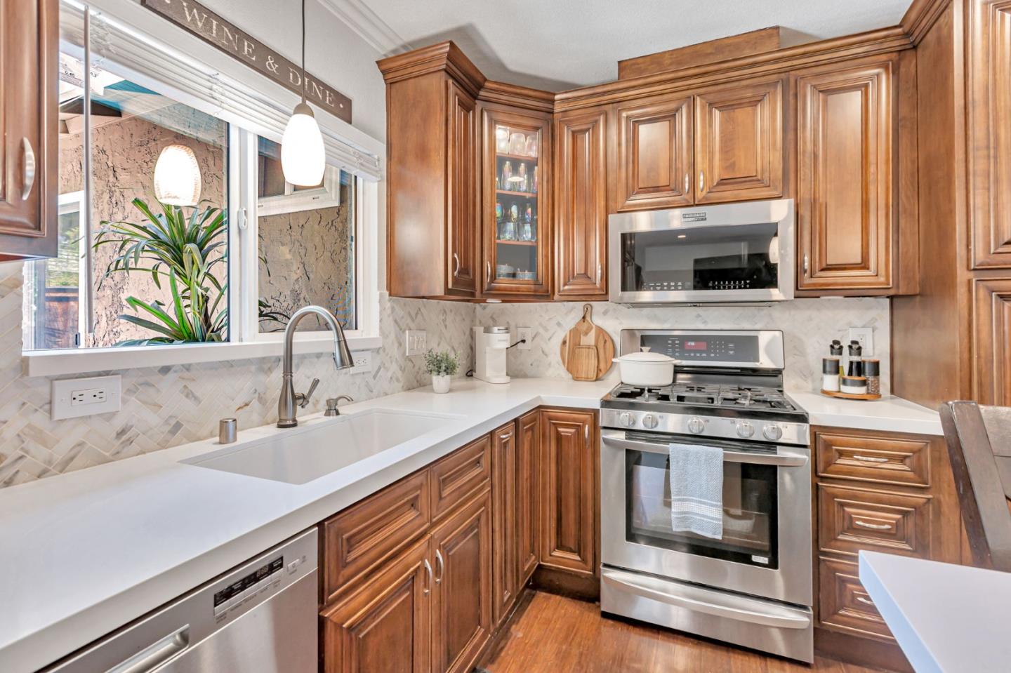 Detail Gallery Image 14 of 29 For 1420 Walnut Grove Ave, San Jose,  CA 95126 - 3 Beds | 2 Baths