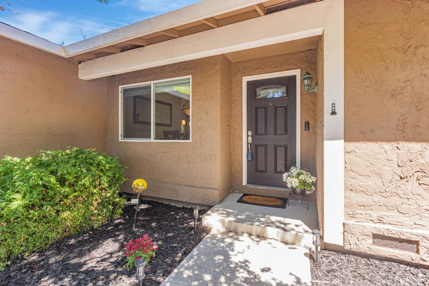 Detail Gallery Image 4 of 29 For 1420 Walnut Grove Ave, San Jose,  CA 95126 - 3 Beds | 2 Baths