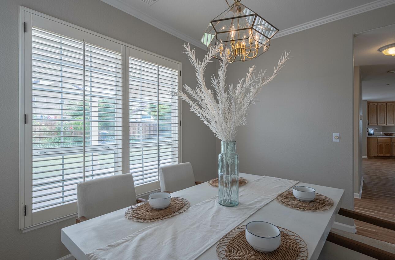 Detail Gallery Image 10 of 42 For 1016 Newington St, Salinas,  CA 93906 - 4 Beds | 2/1 Baths