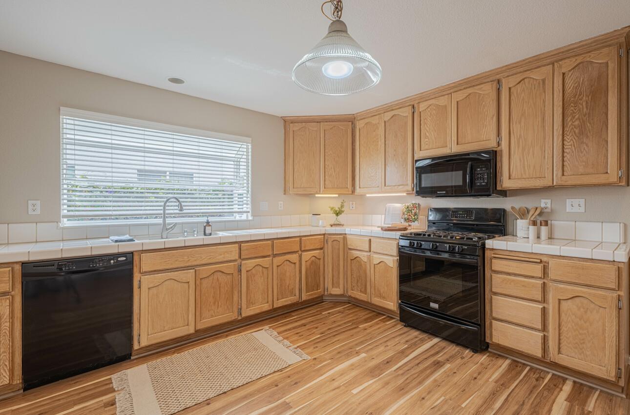 Detail Gallery Image 13 of 42 For 1016 Newington St, Salinas,  CA 93906 - 4 Beds | 2/1 Baths
