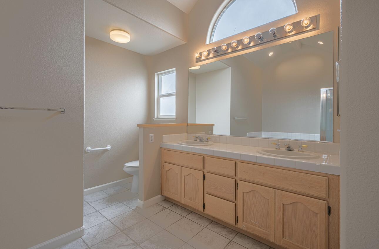 Detail Gallery Image 27 of 42 For 1016 Newington St, Salinas,  CA 93906 - 4 Beds | 2/1 Baths