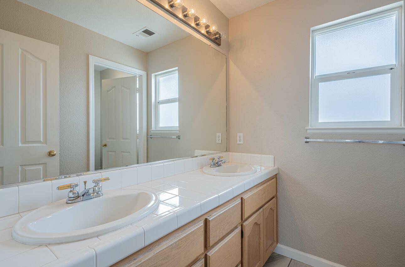 Detail Gallery Image 35 of 42 For 1016 Newington St, Salinas,  CA 93906 - 4 Beds | 2/1 Baths
