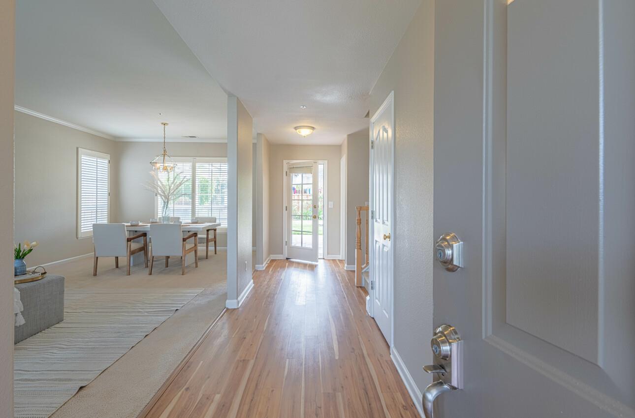 Detail Gallery Image 4 of 42 For 1016 Newington St, Salinas,  CA 93906 - 4 Beds | 2/1 Baths