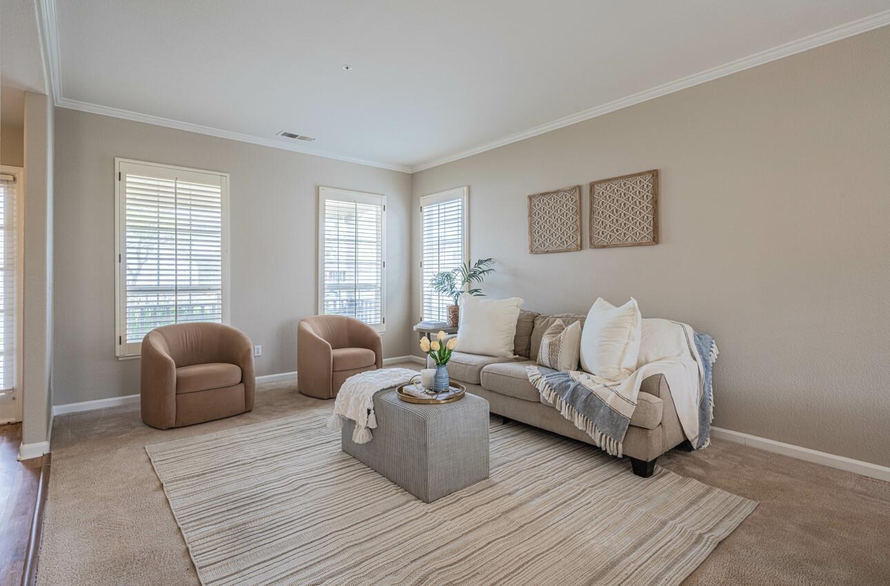 Detail Gallery Image 5 of 42 For 1016 Newington St, Salinas,  CA 93906 - 4 Beds | 2/1 Baths