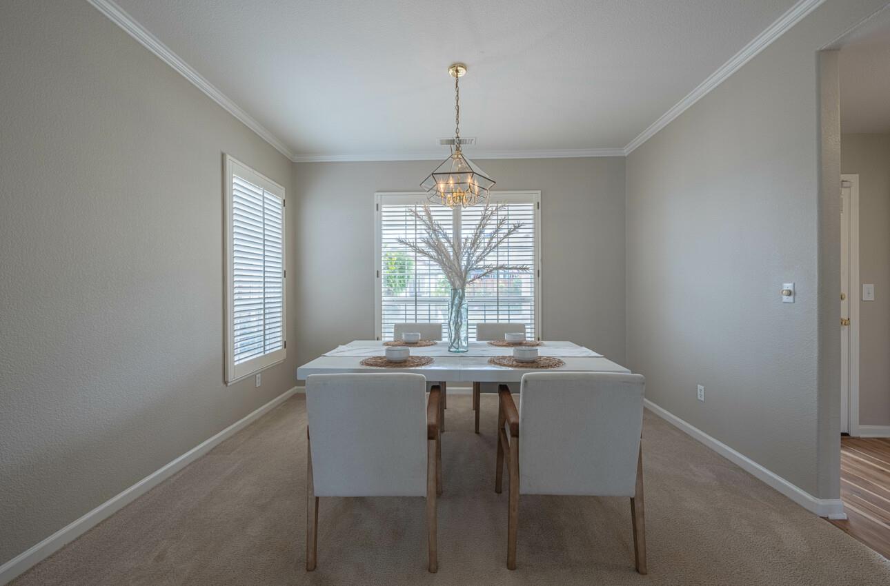 Detail Gallery Image 8 of 42 For 1016 Newington St, Salinas,  CA 93906 - 4 Beds | 2/1 Baths