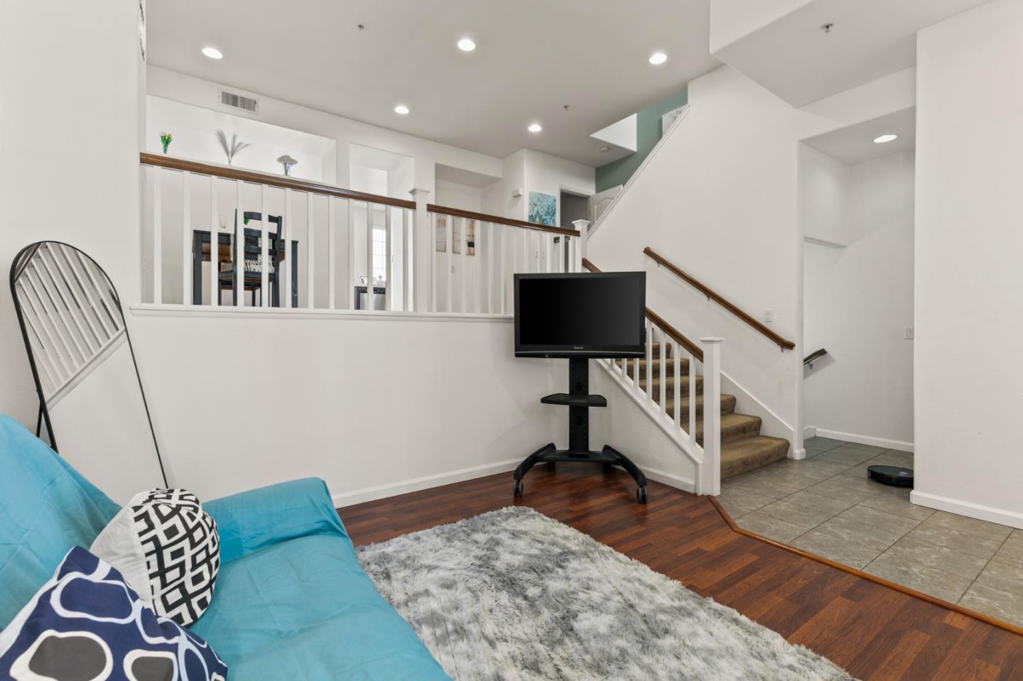 Detail Gallery Image 10 of 28 For 307 Destino Cir, San Jose,  CA 95133 - 3 Beds | 2/1 Baths