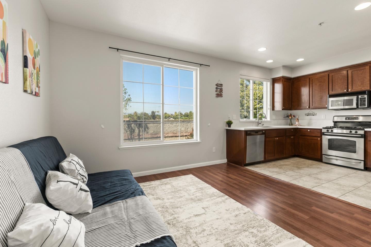 Detail Gallery Image 15 of 28 For 307 Destino Cir, San Jose,  CA 95133 - 3 Beds | 2/1 Baths