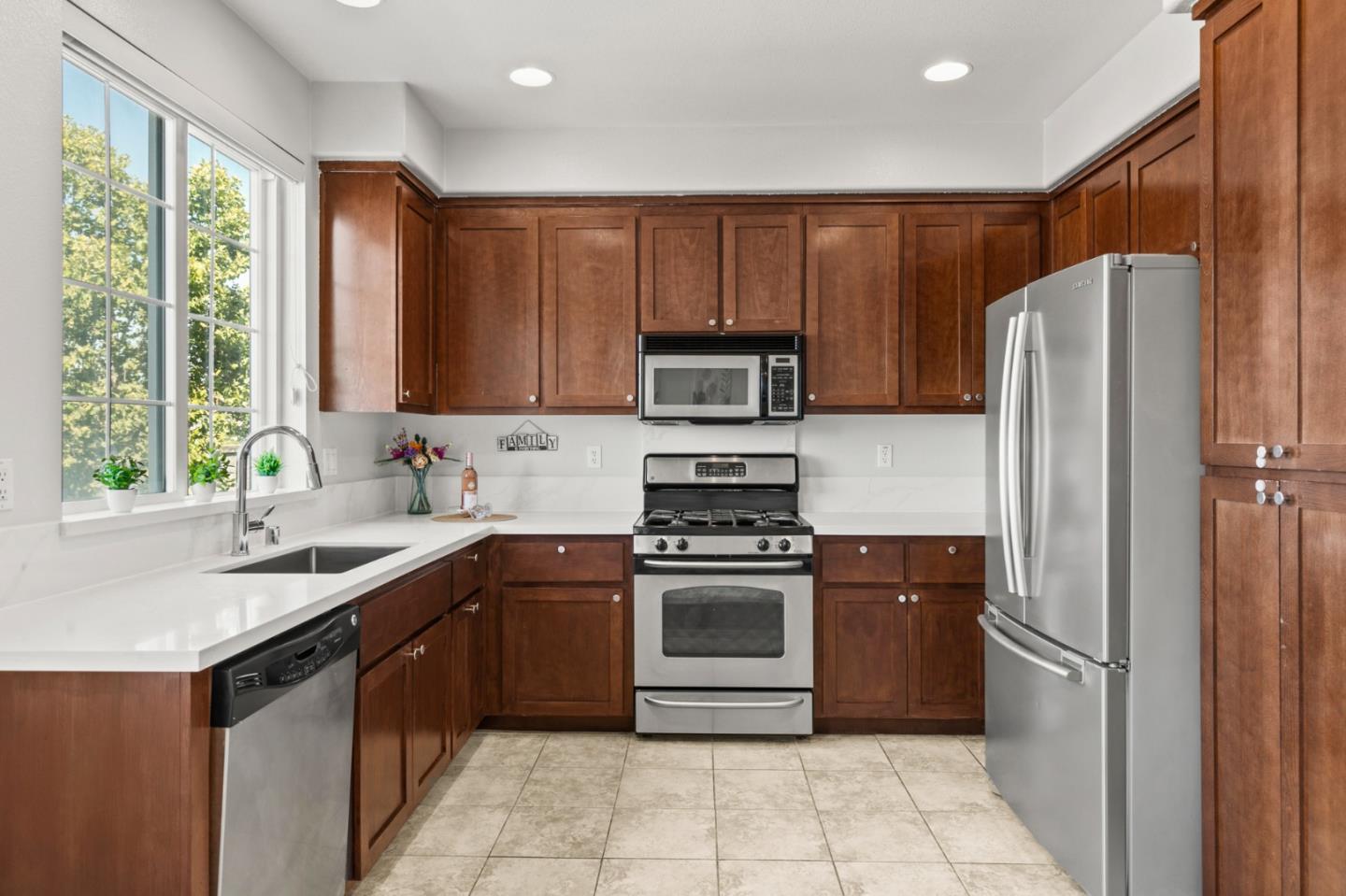 Detail Gallery Image 18 of 28 For 307 Destino Cir, San Jose,  CA 95133 - 3 Beds | 2/1 Baths